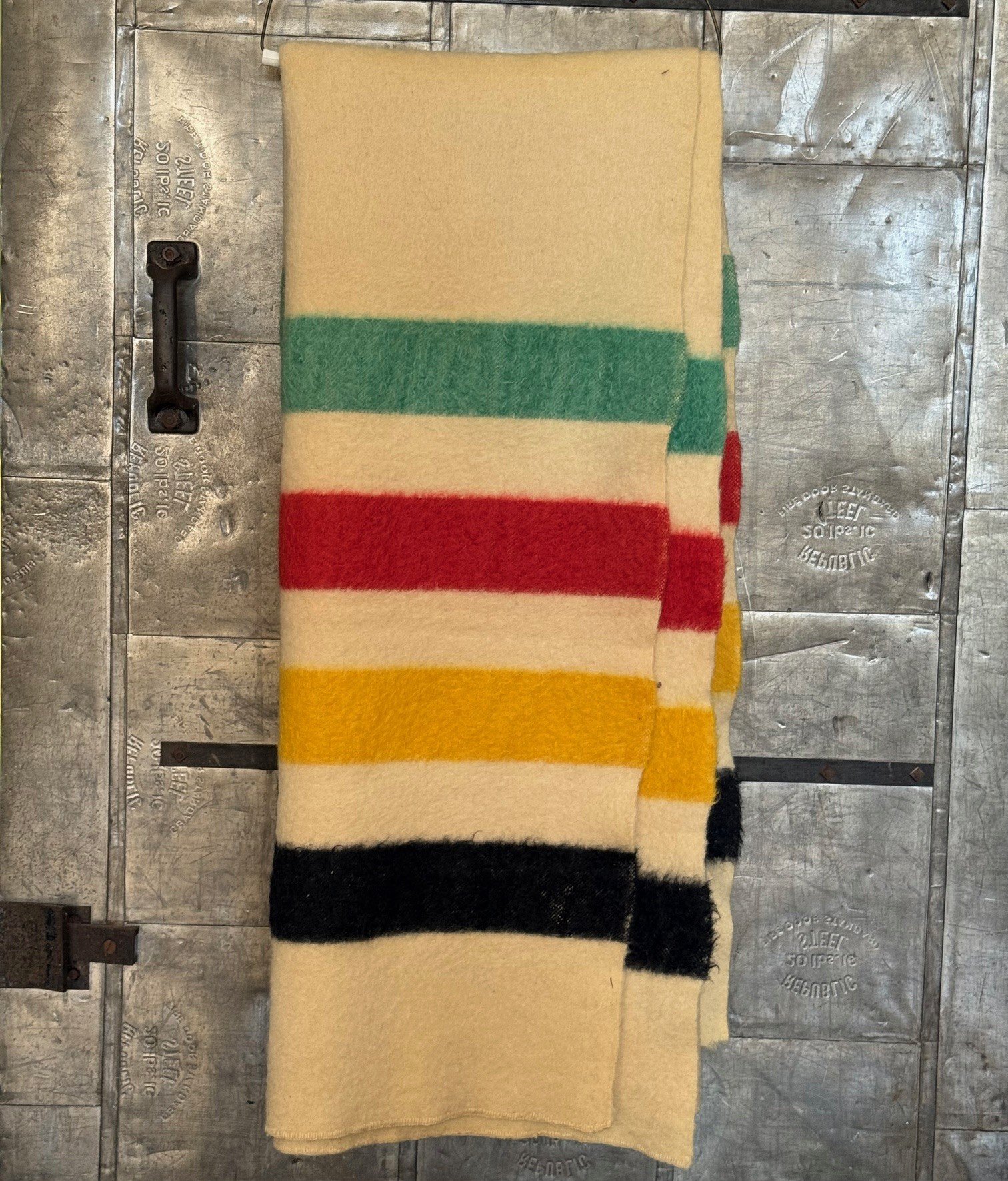 Hudson’s Bay Point Blanket Wool - Image 2